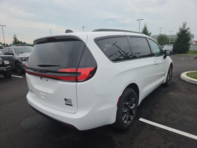 2027 Chrysler Pacifica Select AWD