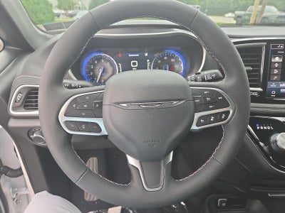 2027 Chrysler Pacifica Select AWD