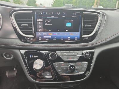 2027 Chrysler Pacifica Select AWD