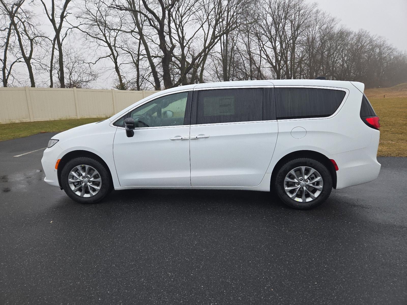 2026 Chrysler Pacifica Select AWD