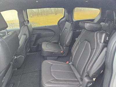 2026 Chrysler Pacifica Select AWD