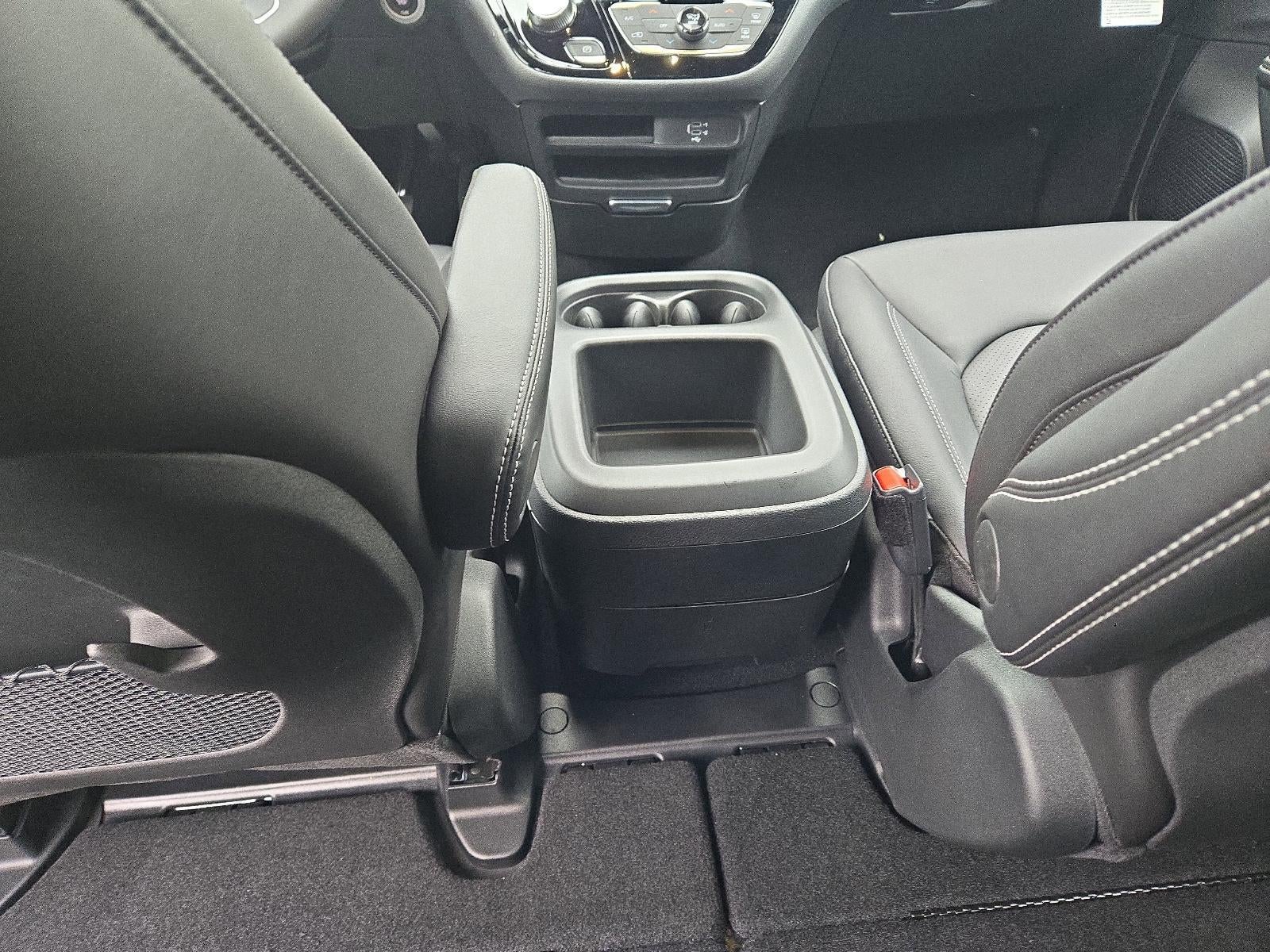 2026 Chrysler Pacifica Select AWD