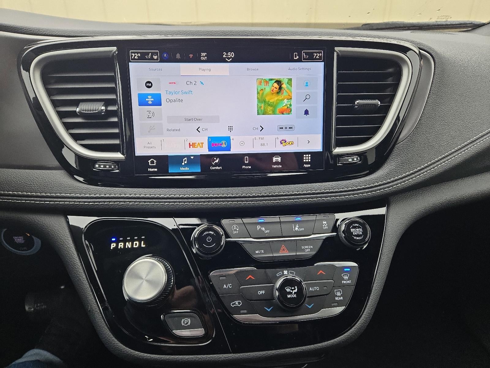 2026 Chrysler Pacifica Select AWD