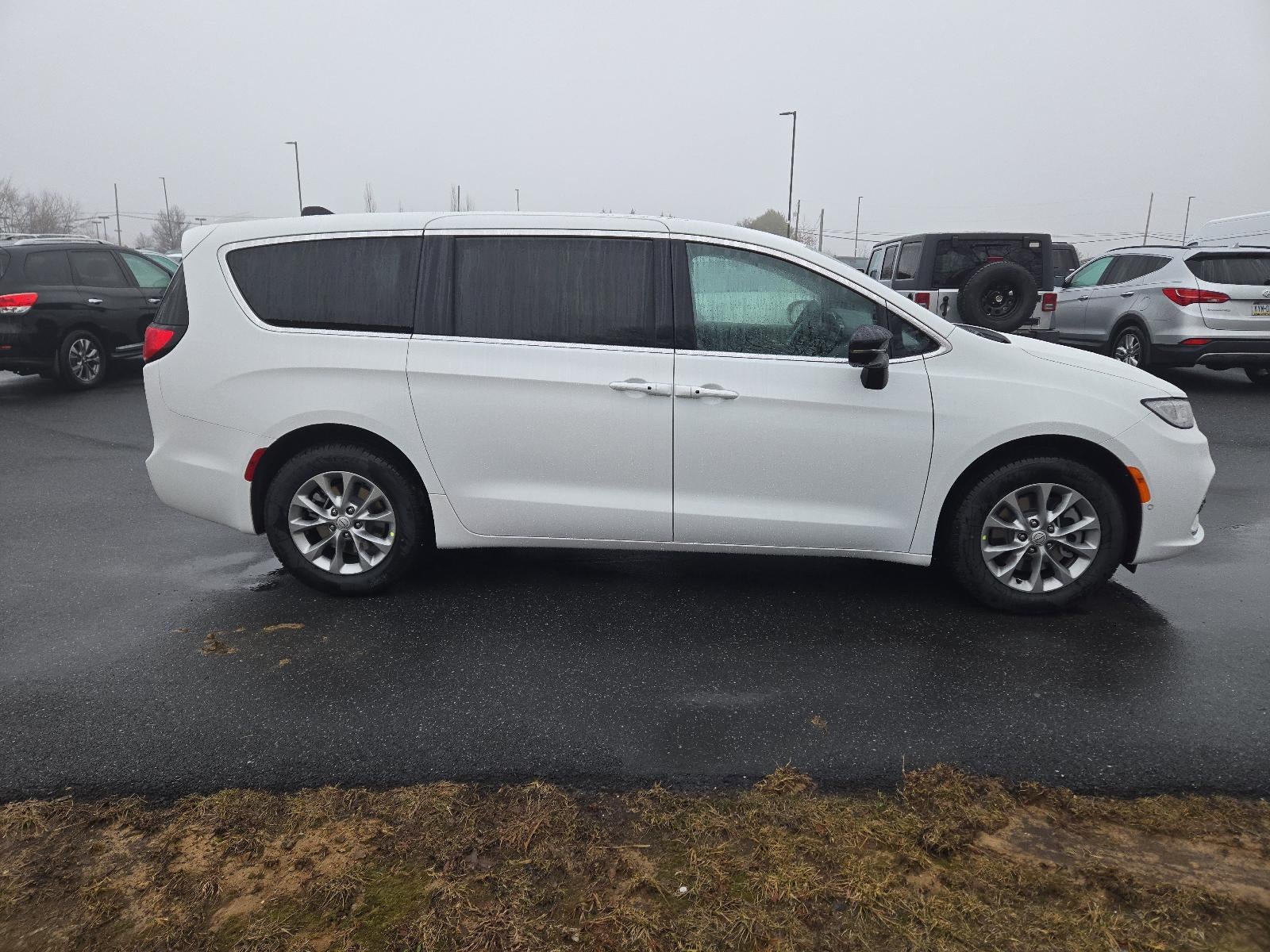 2026 Chrysler Pacifica Select AWD