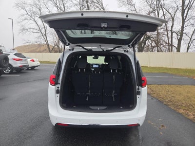 2026 Chrysler Pacifica Select AWD