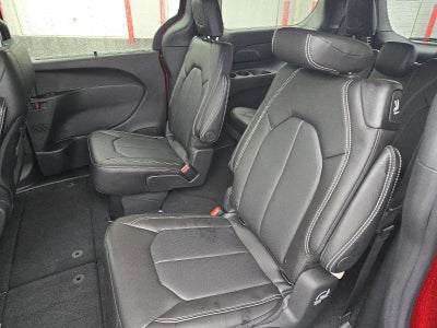 2026 Chrysler Pacifica Select AWD