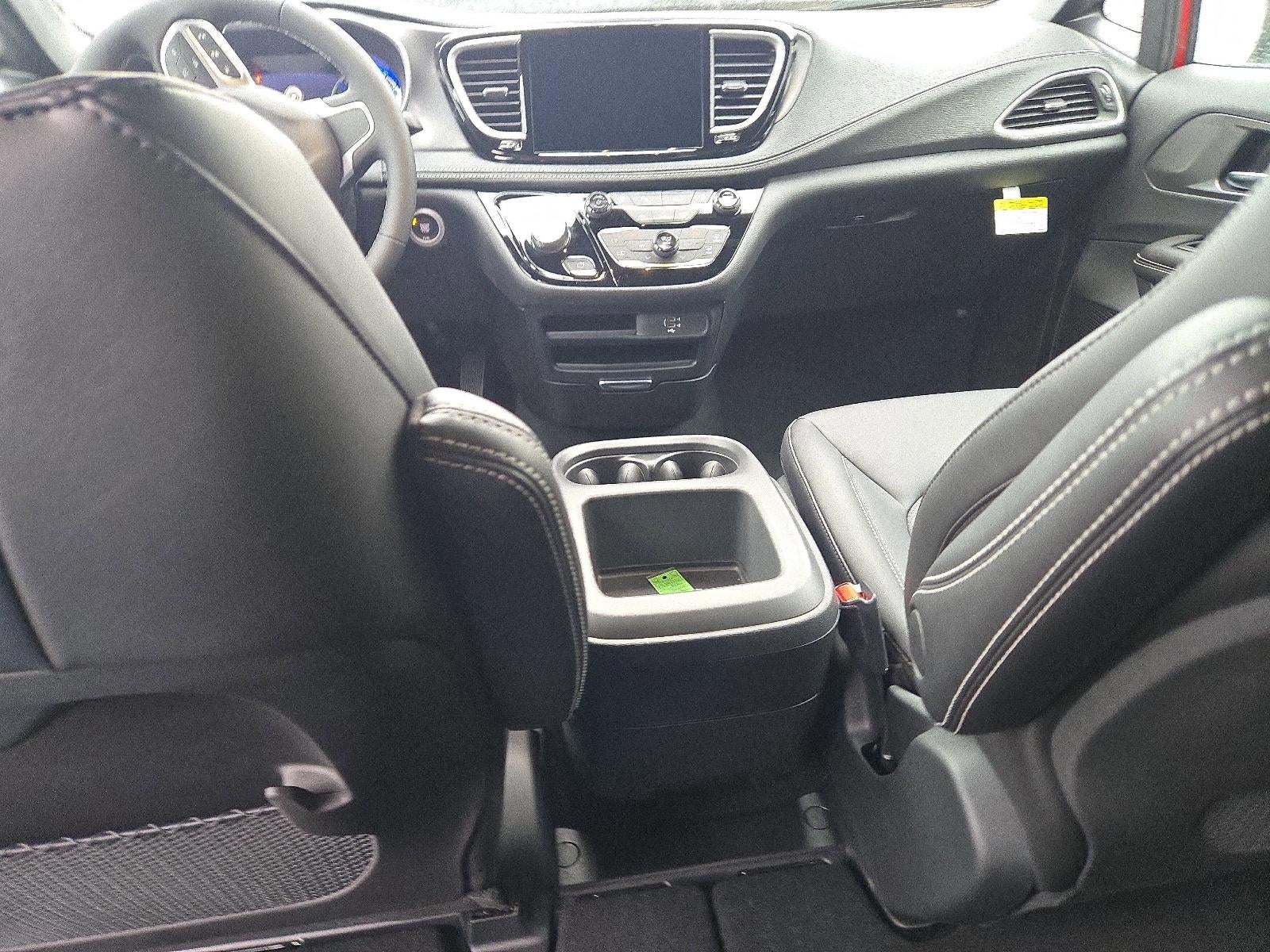 2026 Chrysler Pacifica Select AWD