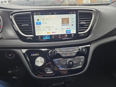 2026 Chrysler Pacifica Select AWD