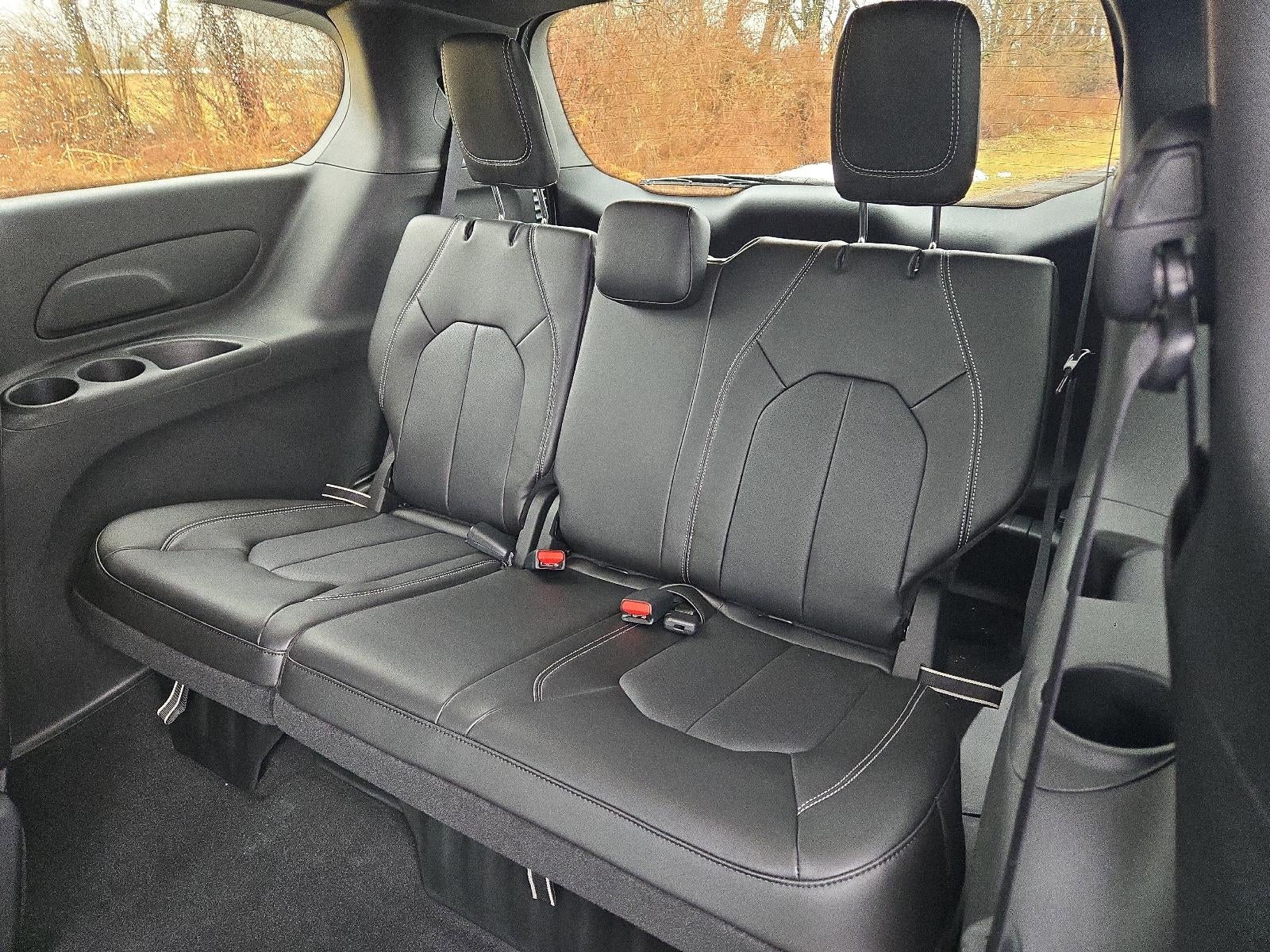 2026 Chrysler Pacifica Select AWD