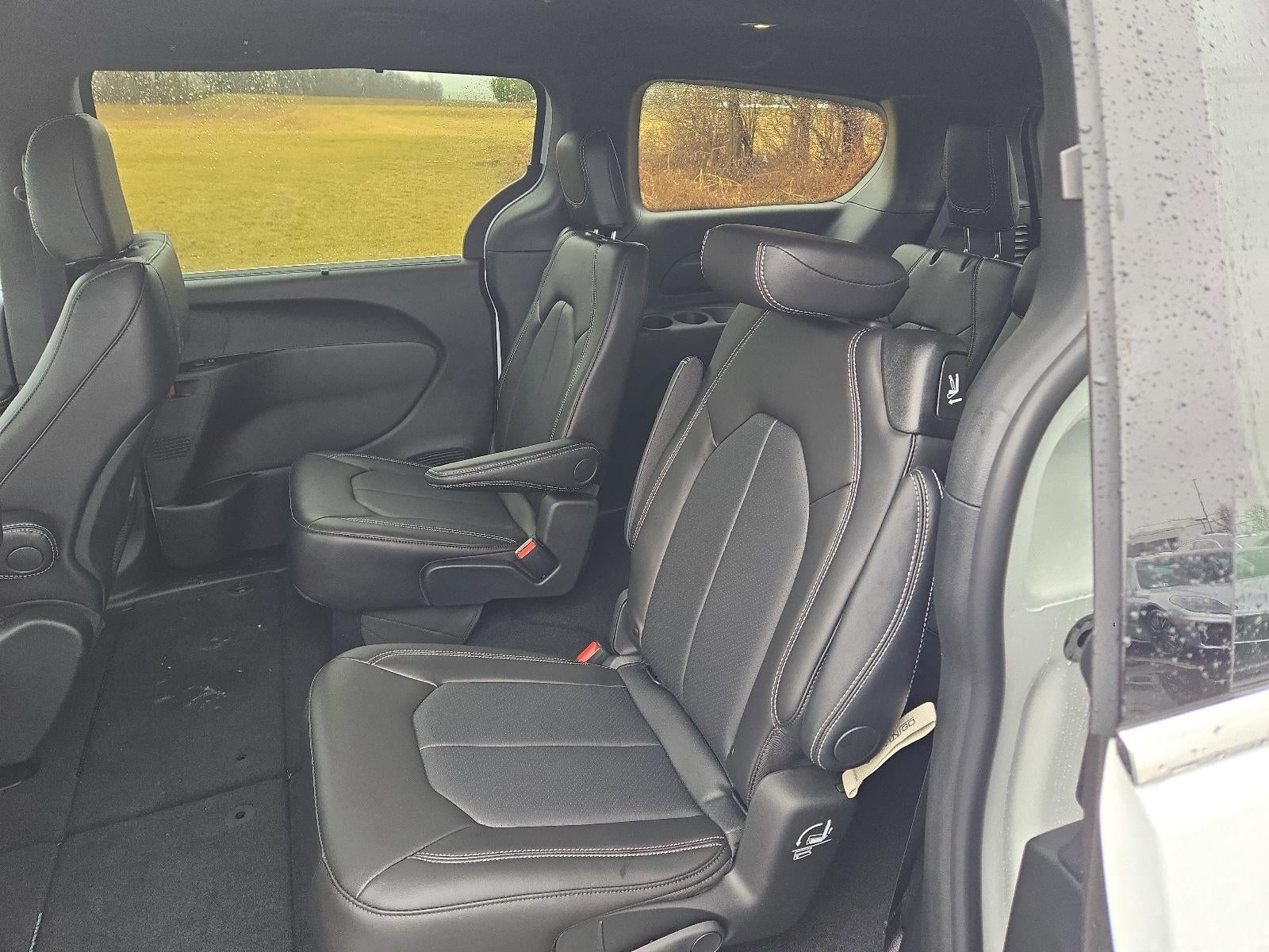 2026 Chrysler Pacifica Select AWD