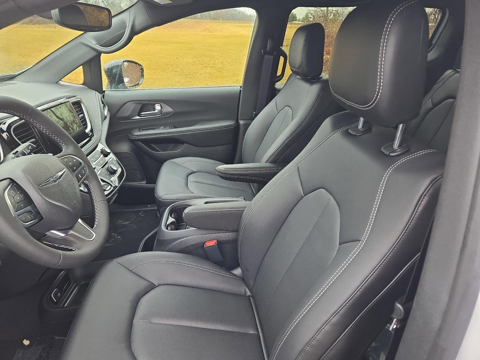 2026 Chrysler Pacifica Select AWD