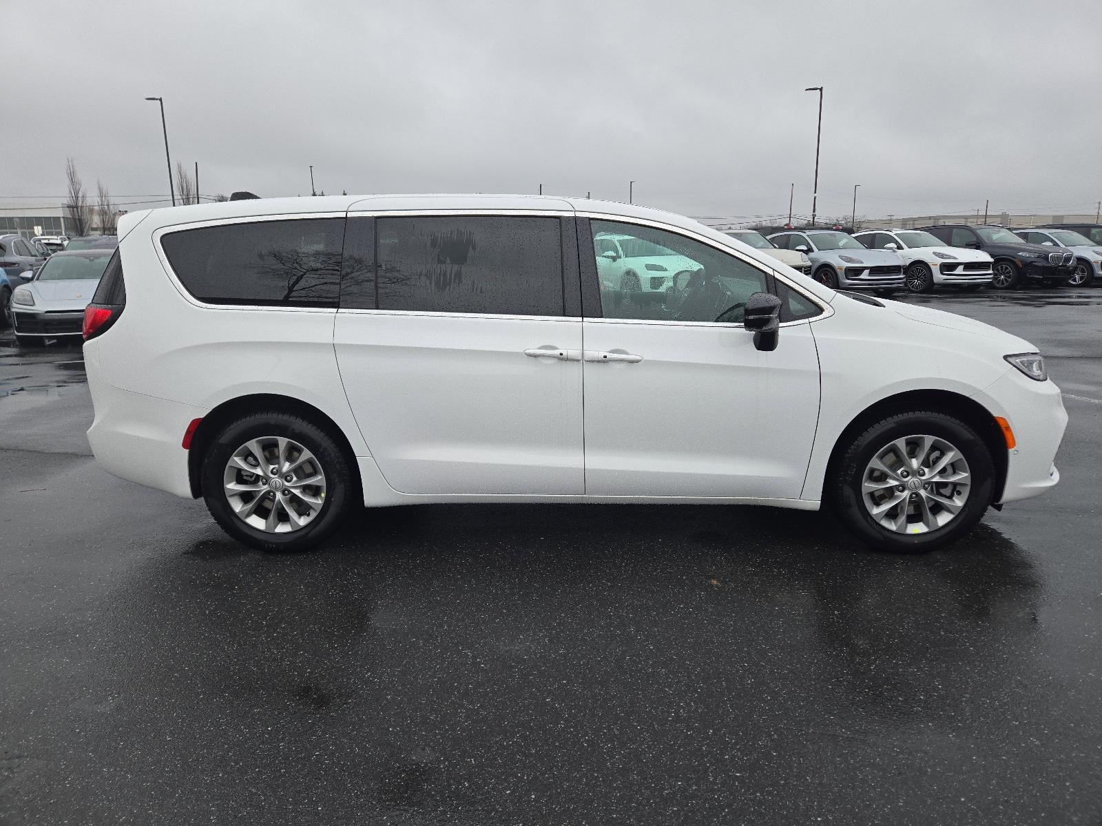 2026 Chrysler Pacifica Select AWD