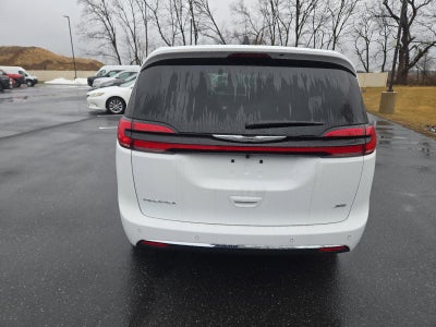 2026 Chrysler Pacifica Select AWD