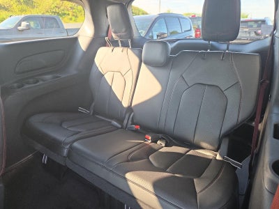 2027 Chrysler Pacifica Select AWD