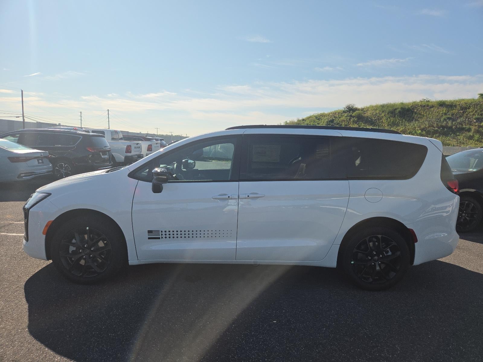 2027 Chrysler Pacifica Select AWD