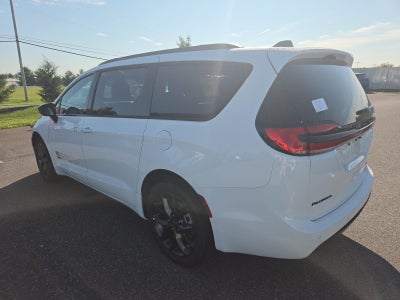 2027 Chrysler Pacifica Select AWD