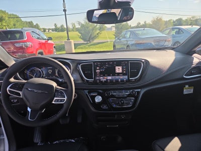 2027 Chrysler Pacifica Select AWD