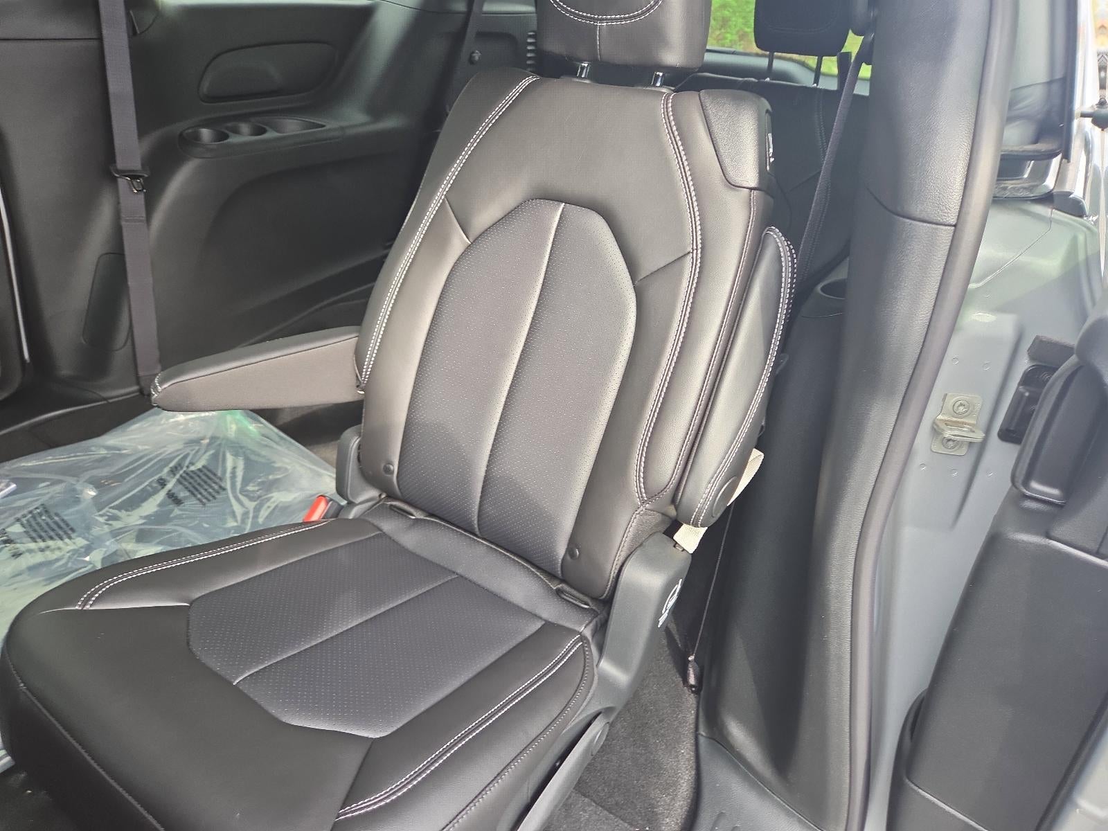 2026 Chrysler Pacifica Select AWD