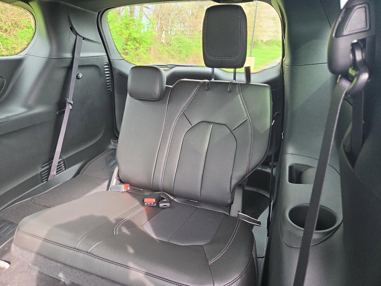 2026 Chrysler Pacifica Select AWD