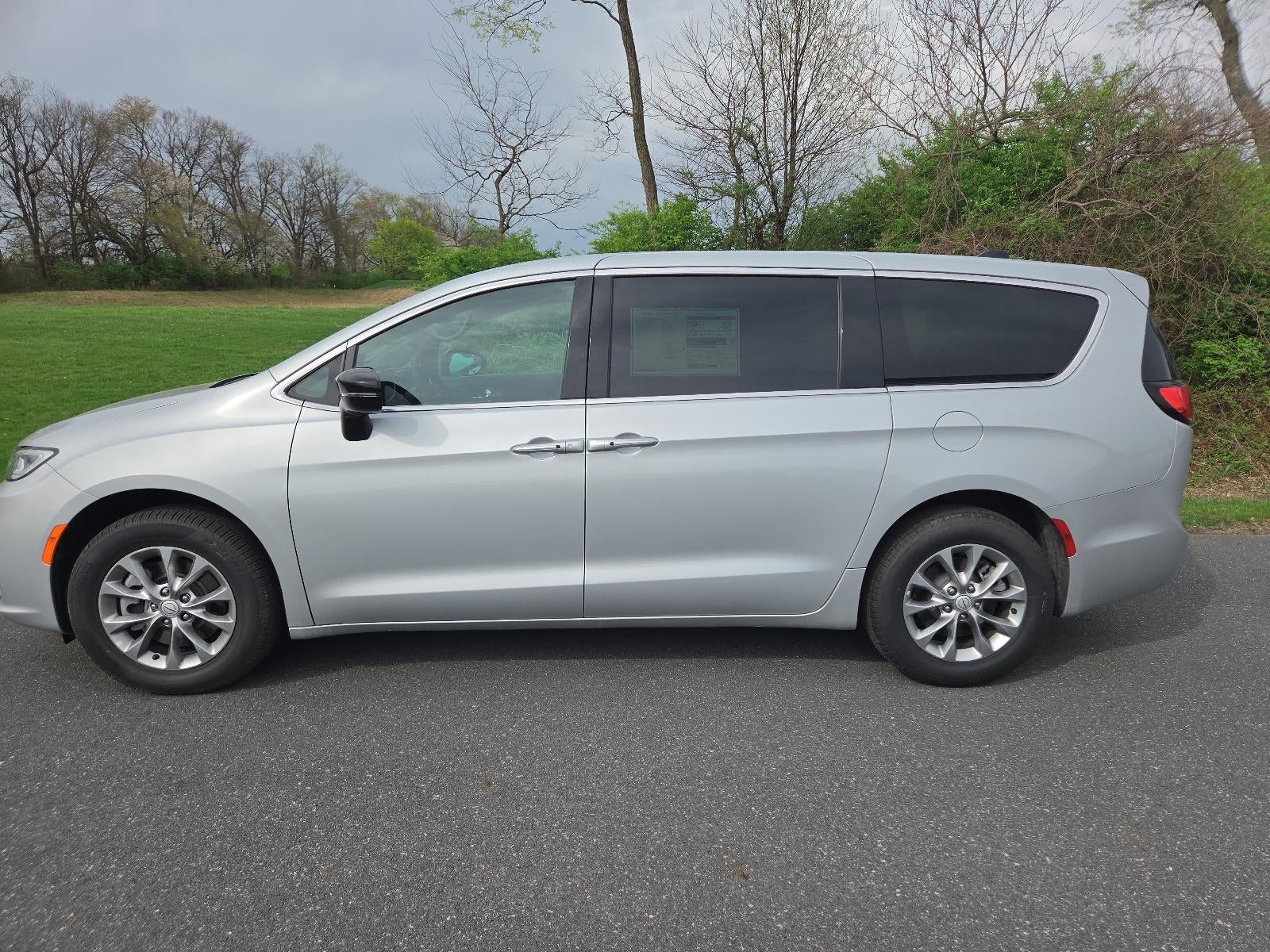 2026 Chrysler Pacifica Select AWD