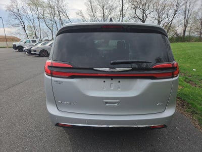 2026 Chrysler Pacifica Select AWD