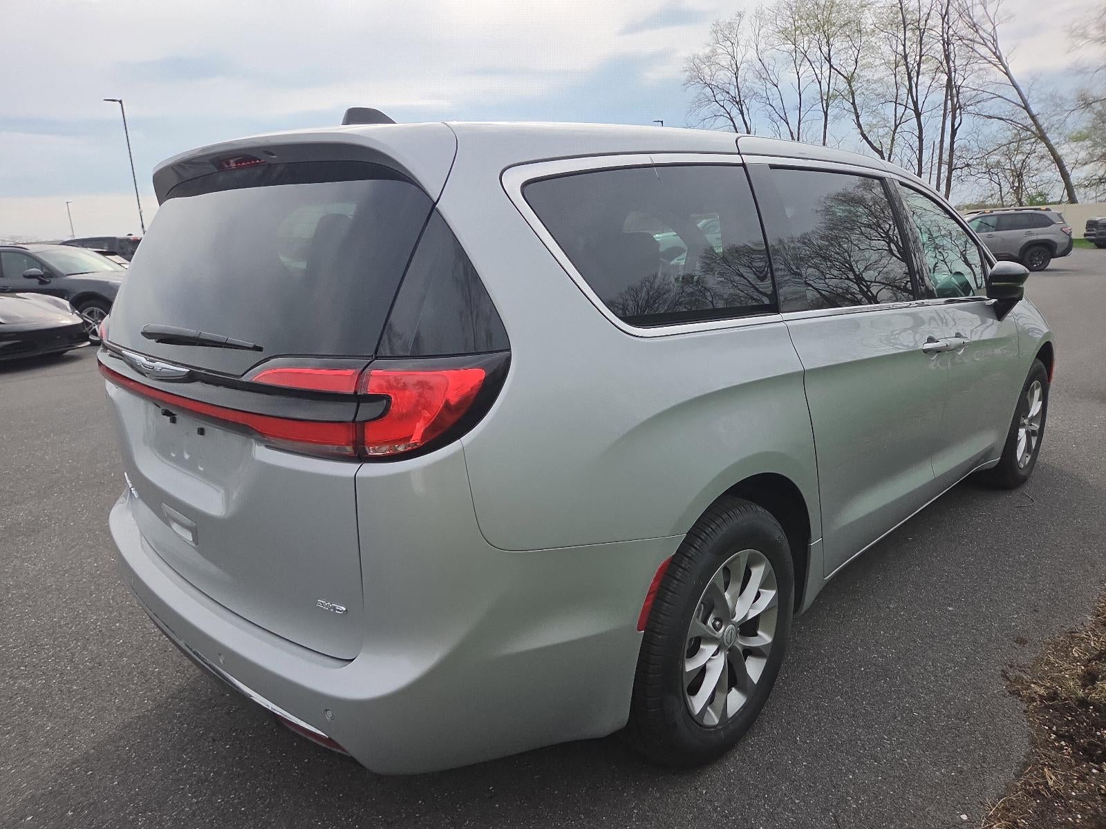 2026 Chrysler Pacifica Select AWD