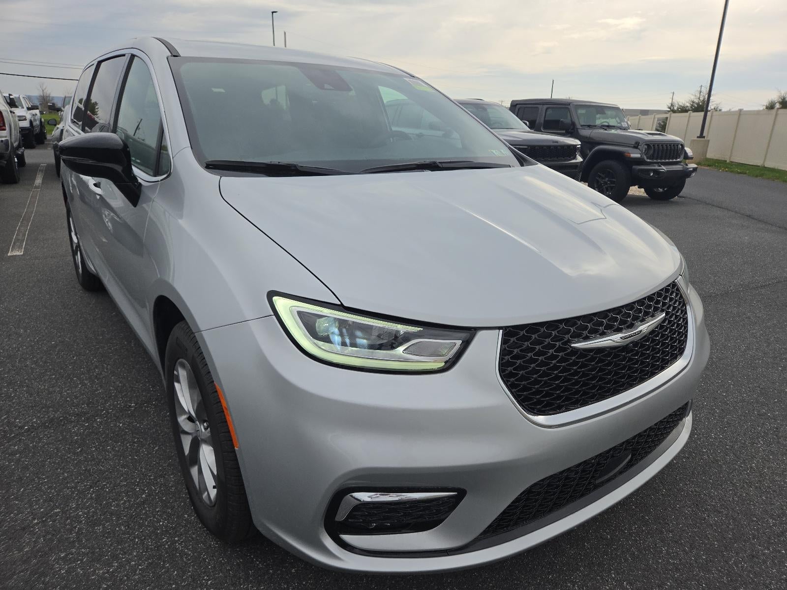 2026 Chrysler Pacifica Select AWD
