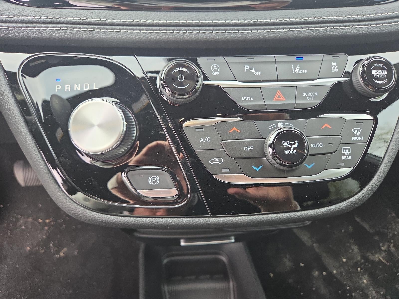 2026 Chrysler Pacifica Select AWD
