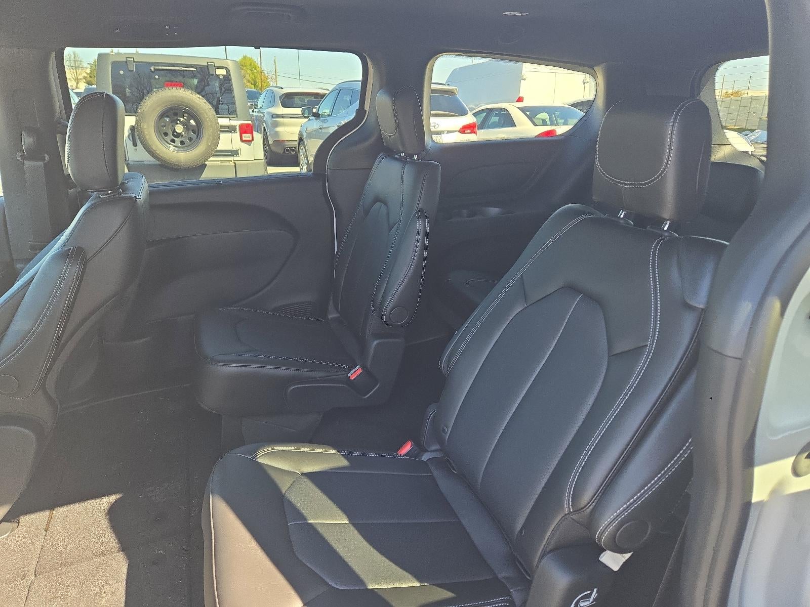 2026 Chrysler Pacifica Select AWD