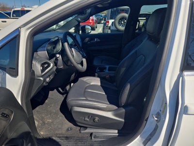 2026 Chrysler Pacifica Select AWD