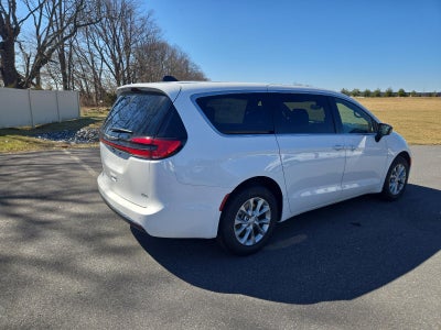 2026 Chrysler Pacifica Select AWD