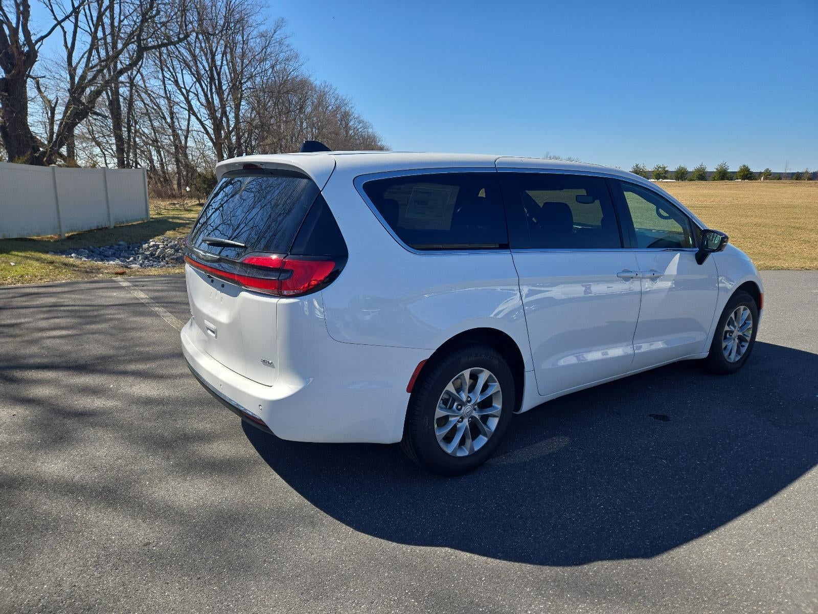 2026 Chrysler Pacifica Select AWD