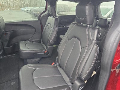 2026 Chrysler Pacifica Select AWD