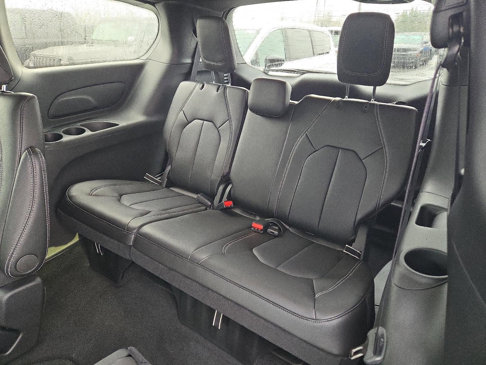 2026 Chrysler Pacifica Select AWD