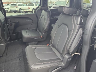 2026 Chrysler Pacifica Select AWD