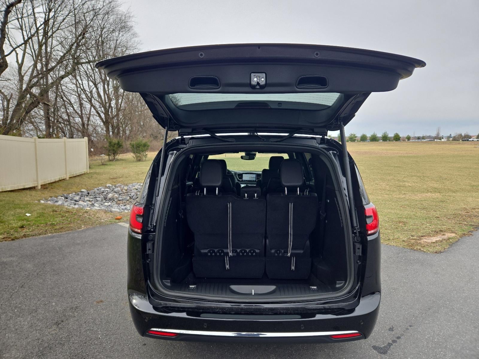 2026 Chrysler Pacifica Select AWD