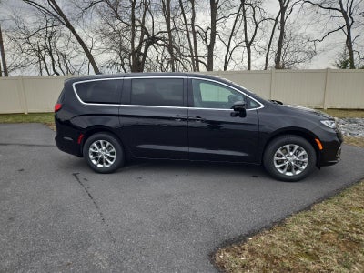 2026 Chrysler Pacifica Select AWD