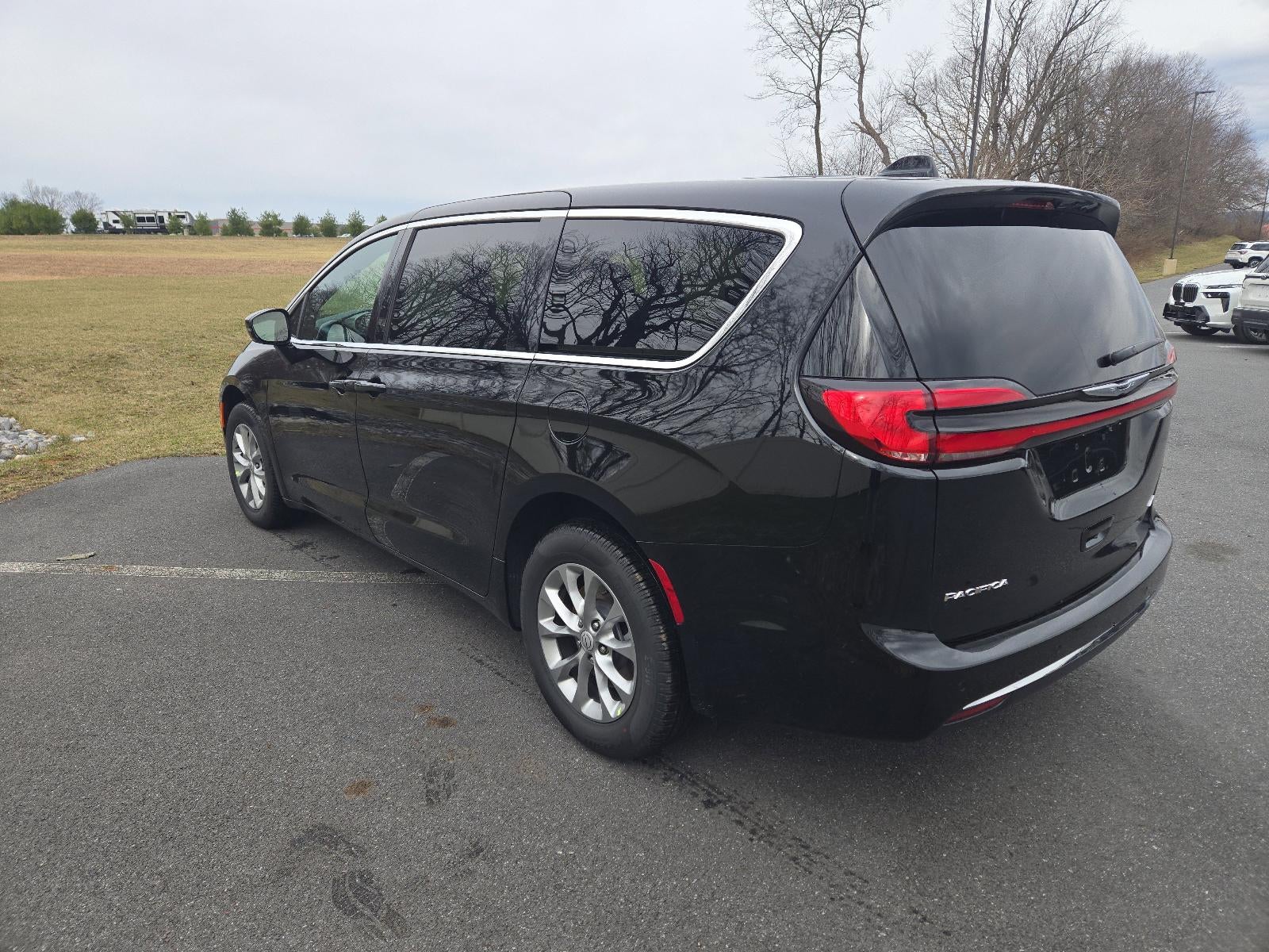 2026 Chrysler Pacifica Select AWD
