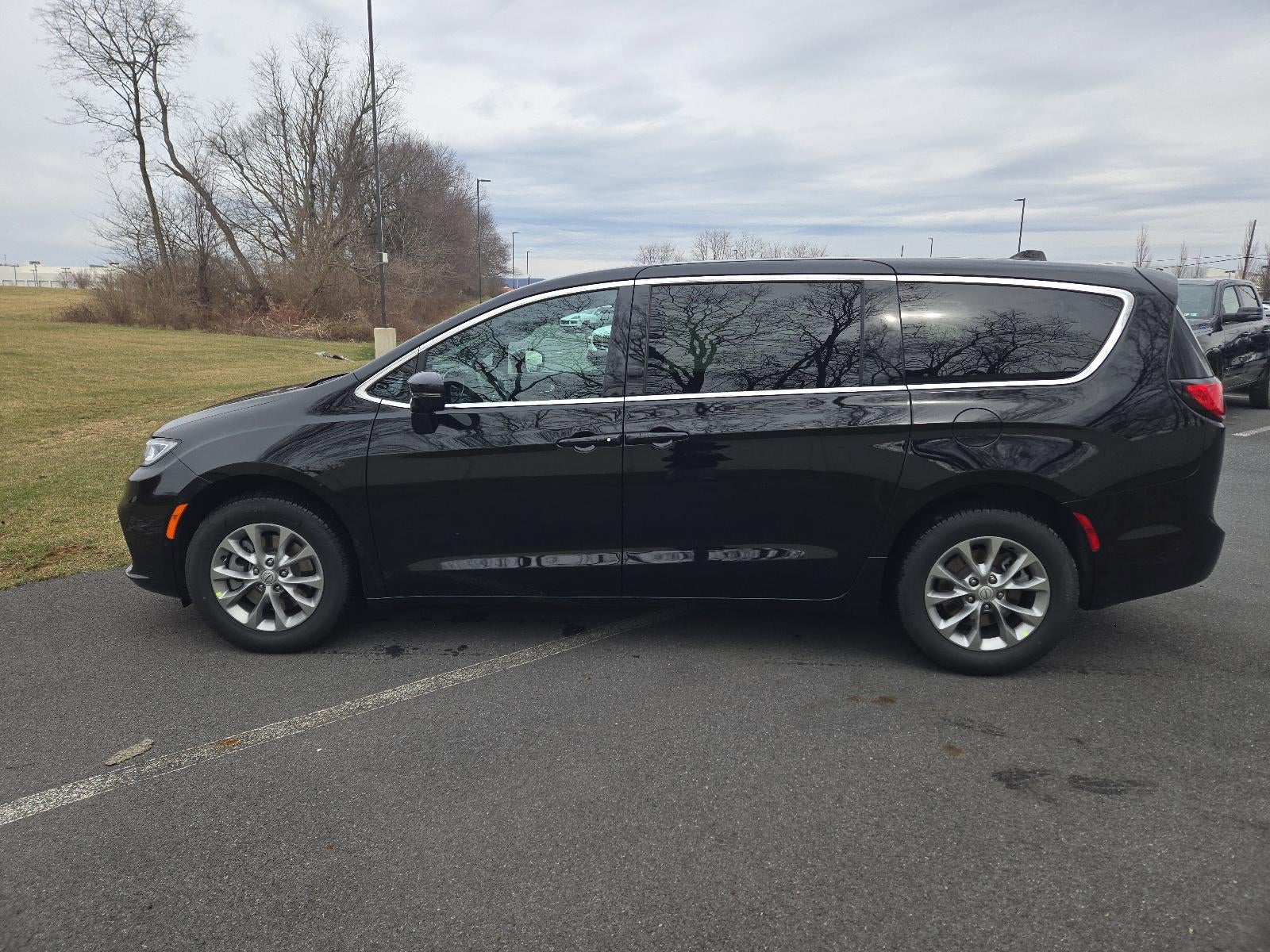 2026 Chrysler Pacifica Select AWD