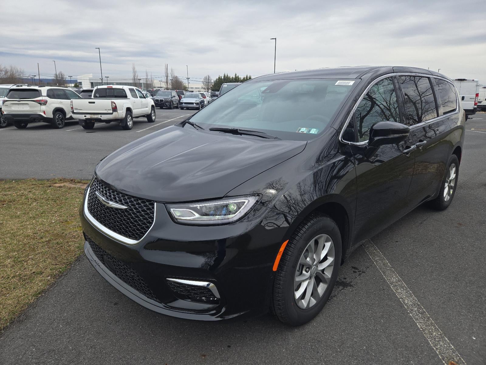 2026 Chrysler Pacifica Select AWD