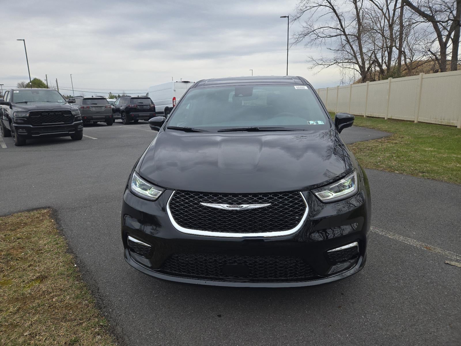 2026 Chrysler Pacifica Select AWD