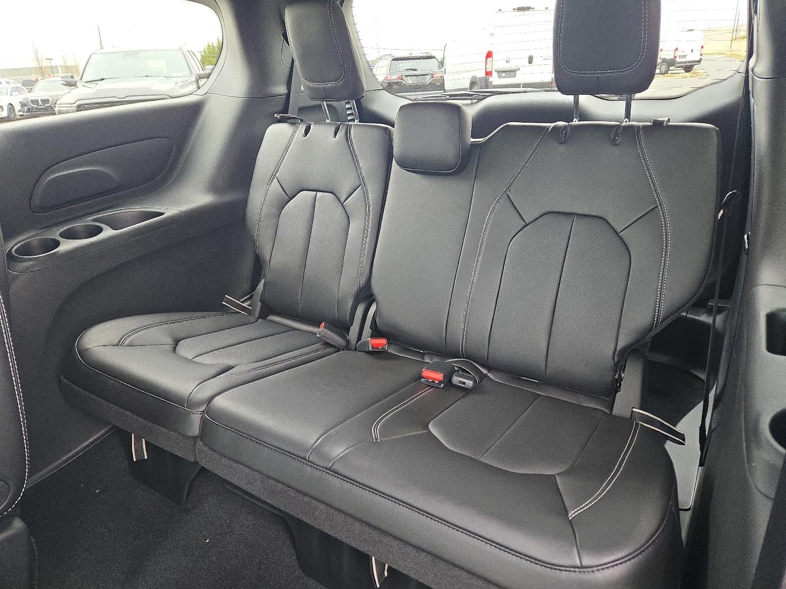 2026 Chrysler Pacifica Select AWD