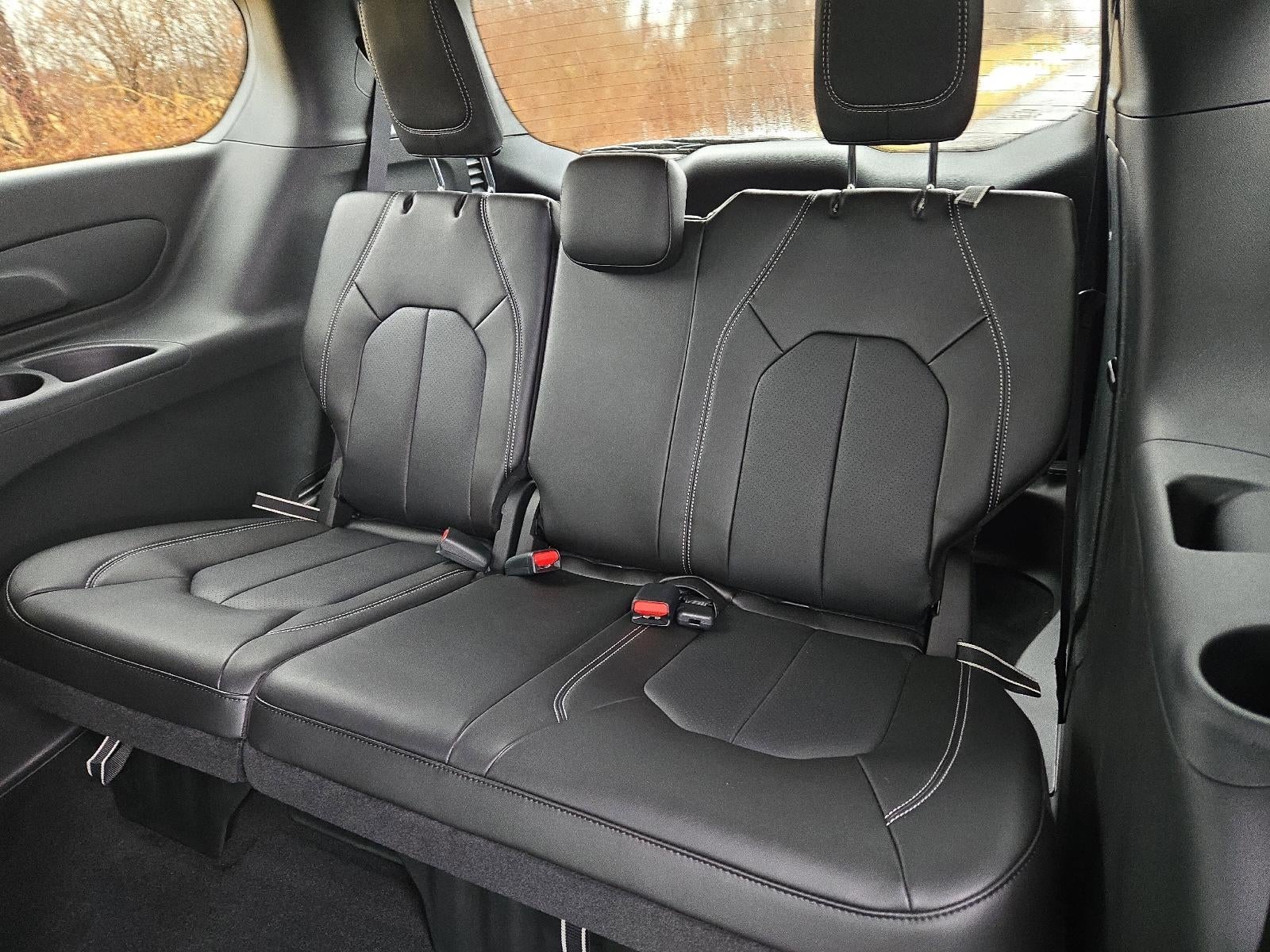 2026 Chrysler Pacifica Select AWD