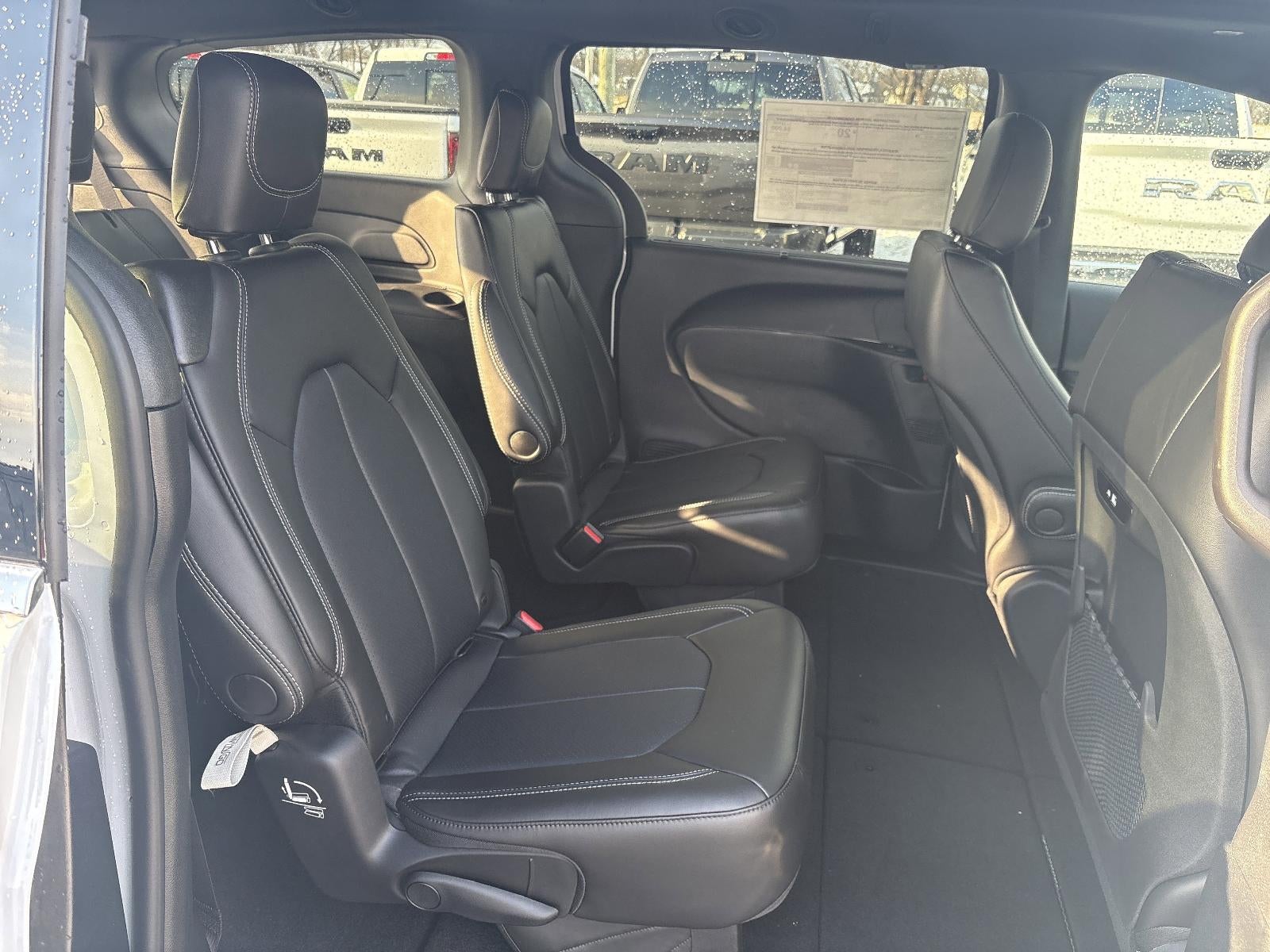 2026 Chrysler Pacifica Select AWD