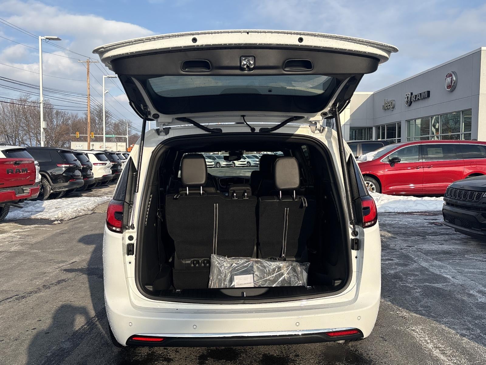 2026 Chrysler Pacifica Select AWD