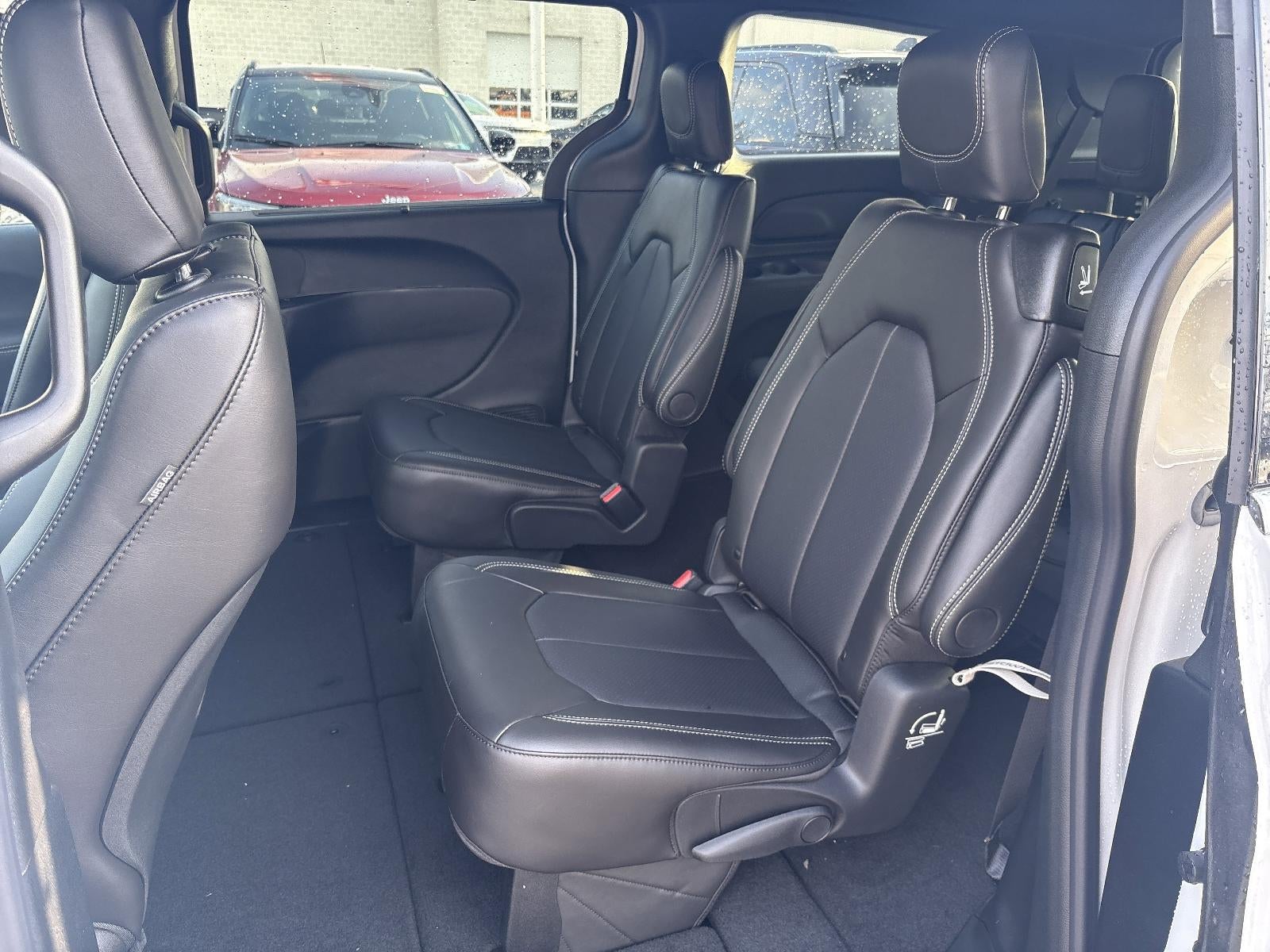 2026 Chrysler Pacifica Select AWD