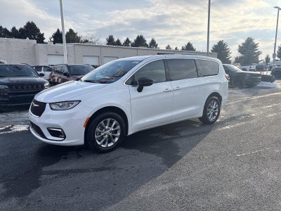 2026 Chrysler Pacifica Select AWD