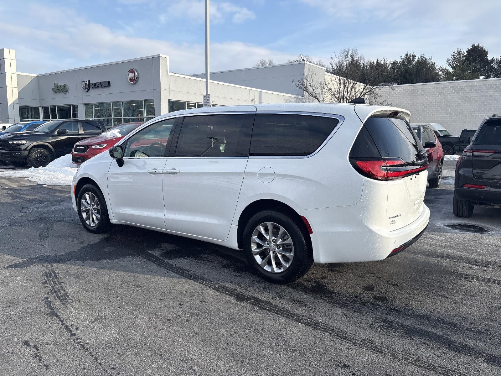 2026 Chrysler Pacifica Select AWD