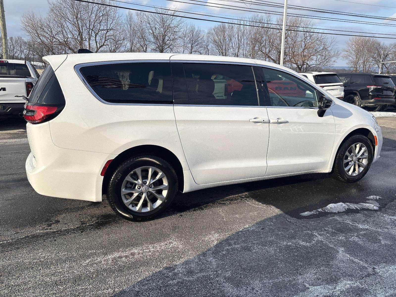 2026 Chrysler Pacifica Select AWD