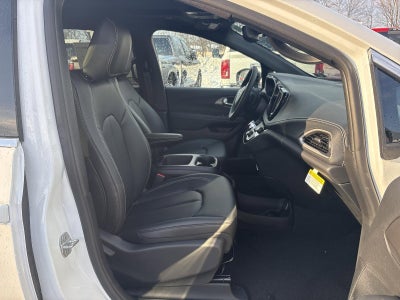 2026 Chrysler Pacifica Select AWD